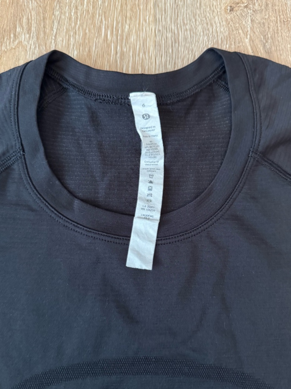lululemon athletica Swiftly Tech Short-Sleeve Shirt size 6 - Picture 3 of 5
